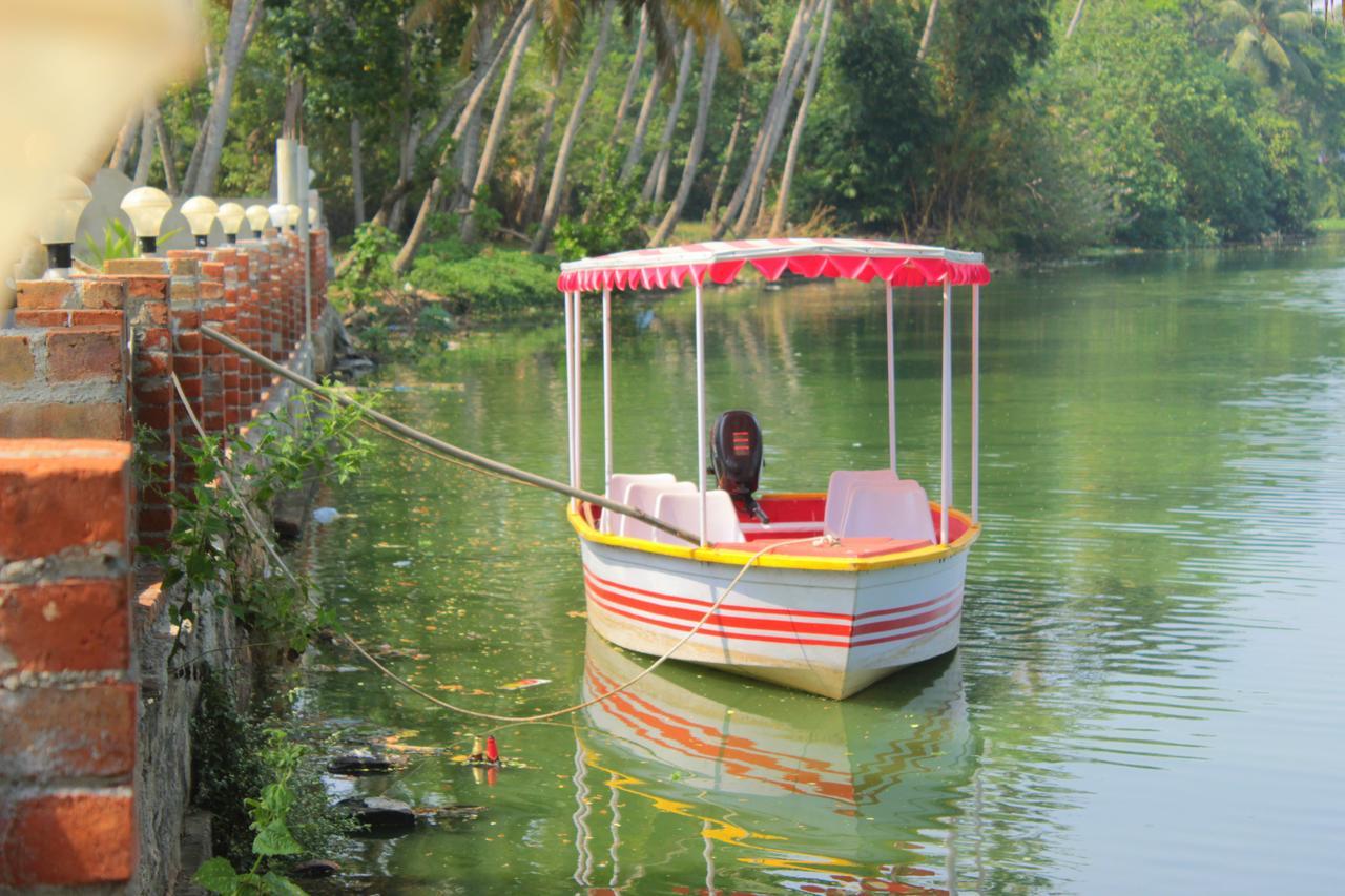 Travancore Island Resort Thiruvananthapuram Buitenkant foto